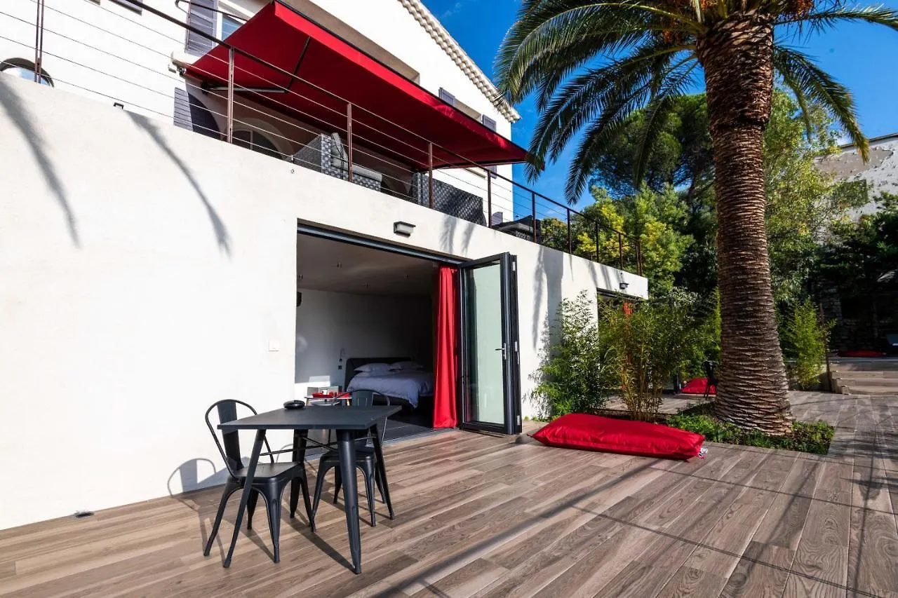 Guest house The Address Cassis Hotel